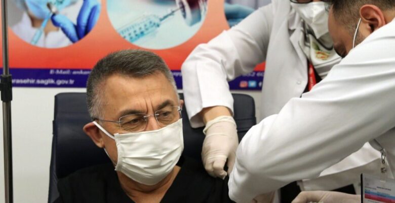 Cumhurbaşkanı Yardımcısı Fuat Oktay, Covid-19 aşısı oldu