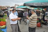 Yerköy’de zabıta ekipleri semt pazarında maske dağıttı