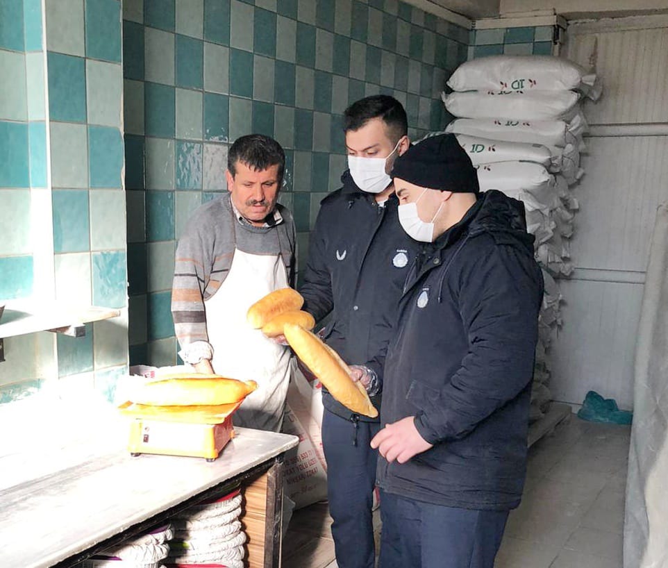 Yerköy Belediyesi zabıta ekipleri ilçe merkezinde bulunan fırınlara temiz ve