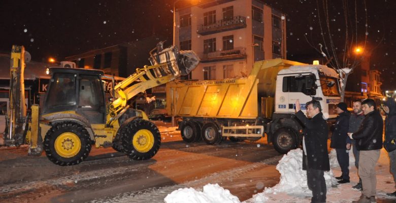 Yerköy’de karla mücadele çalışması devam ediyor