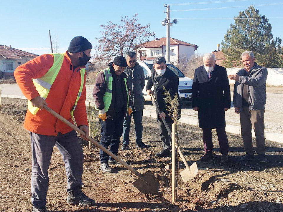 Bin 400 fidan toprakla buluştu Başkan Ferhat Yılmaz, “Yeşil bir Yerköy için fidanları toprakla buluşturuyoruz”