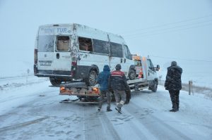 Yerköy ilçemizde yolcu minibüsünün devrilmesi sonucu yaralanan 5 kişi hastaneye