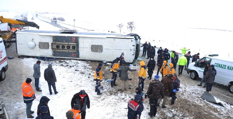 Yerköy’de yolcu otobüsü devrildi, 1 kişi öldü, 34 kişi yaralandı