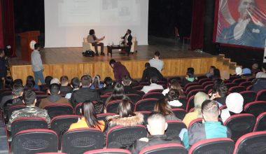 Öğrencilere, Rusya’nın, Ukrayna savaşı konulu konferans verildi