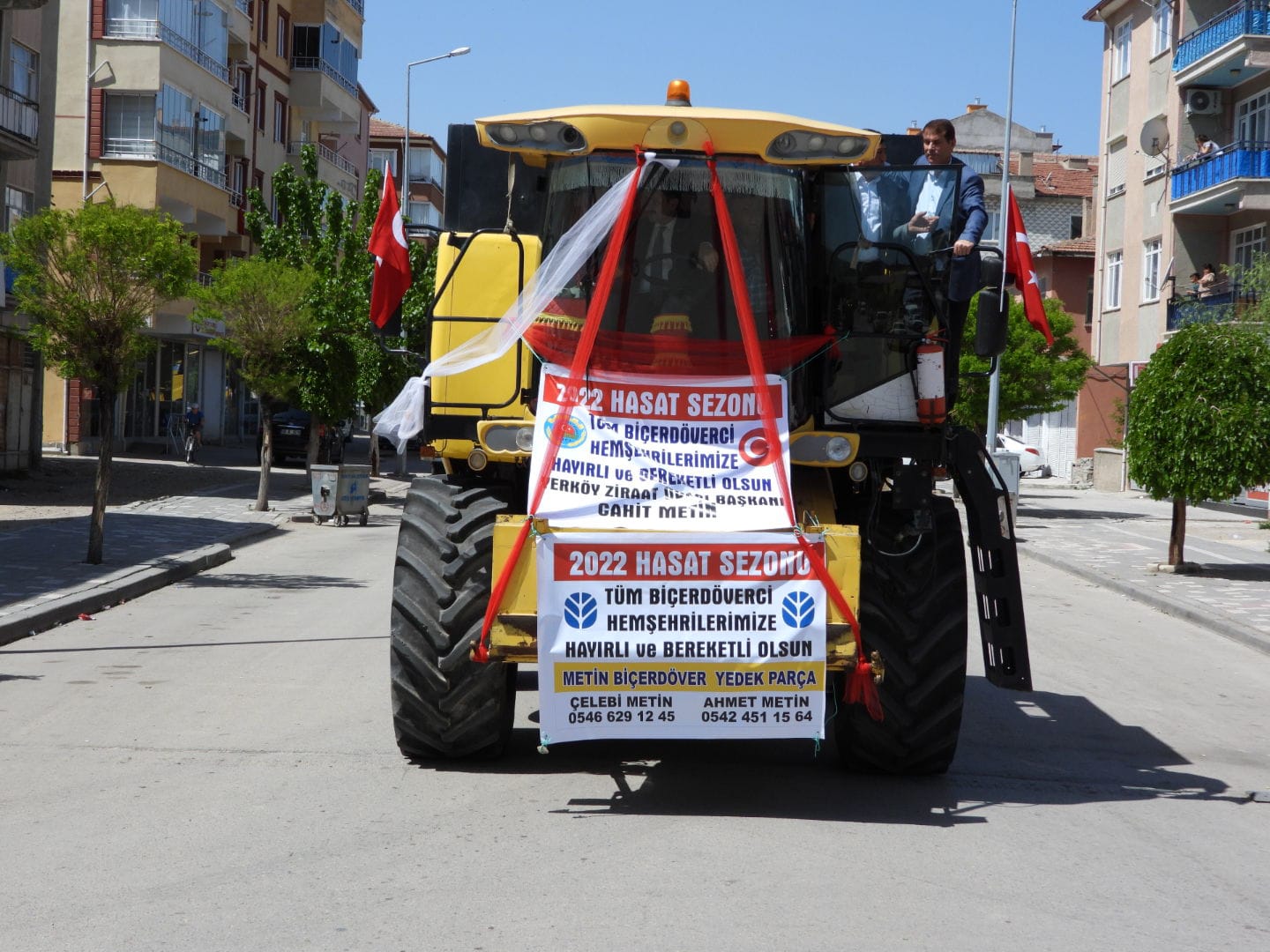 Yerköy ilçemizde, hasat mevsiminin yaklaştığı bölgelere gidecek biçerdöverler için uğurlama