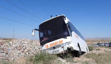 Yerköy’de yol kenarına savrulan yolcu otobüsündeki 8 kişi yaralandı