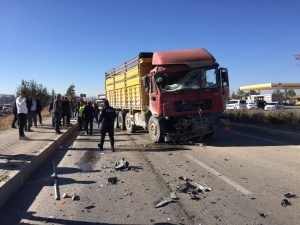 Boğazlıyan ilçesinde kamyon ile minibüsün çarpışması sonucu meydana gelen trafik