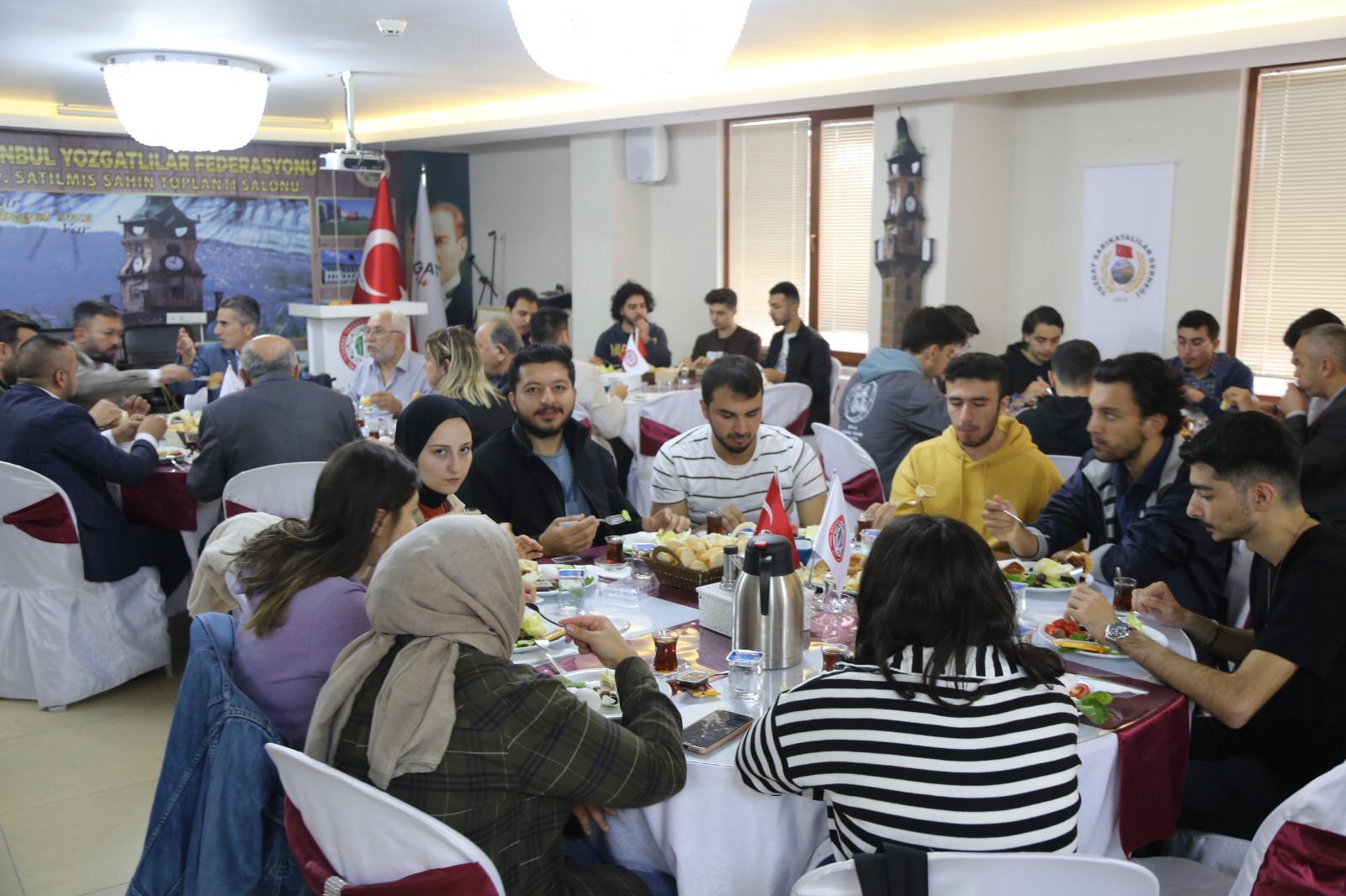 Başkan Ahmet Yılmaz, “386 öğrencimize burs imkanı sağladık” İstanbul Yozgatlılar Federasyonu Genel Başkanı ve Yozgat Vakfı Başkanı Ahmet