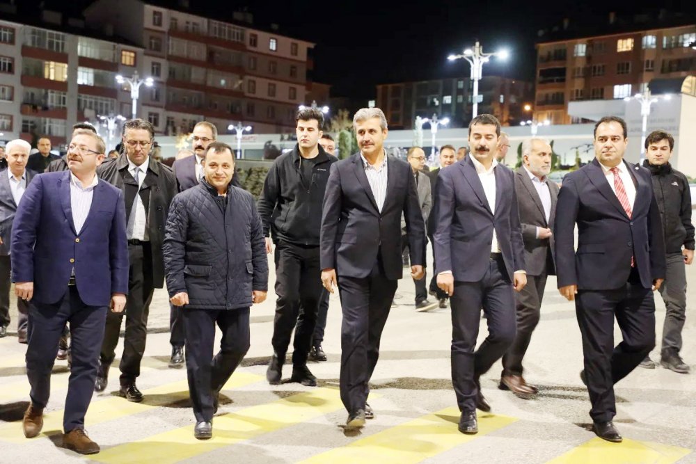 Yozgat’ın yetiştirdiği önemli isimlerden Anayasa Mahkemesi Başkanı Zühtü Arslan, beraberinde