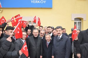 Gençlik ve Spor Bakanı Mehmet Muharrem Kasapoğlu, gençler, sanatçılar ve