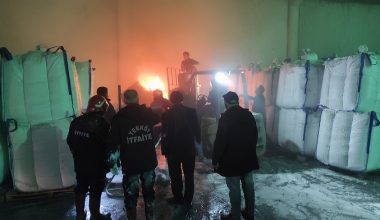 Yerköy’de çinko fabrikası yandı