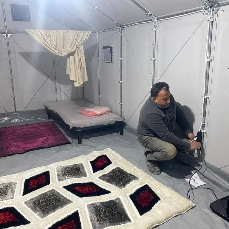 Yozgat Belediye Başkanı Celal Köse, deprem bölgesinde oluşturulan çadır kentinde