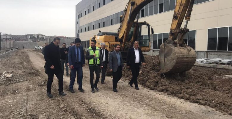 AK Parti Yerköy İlçe Başkanı Dereli, hastane inşaatında incelemelerde bulundu