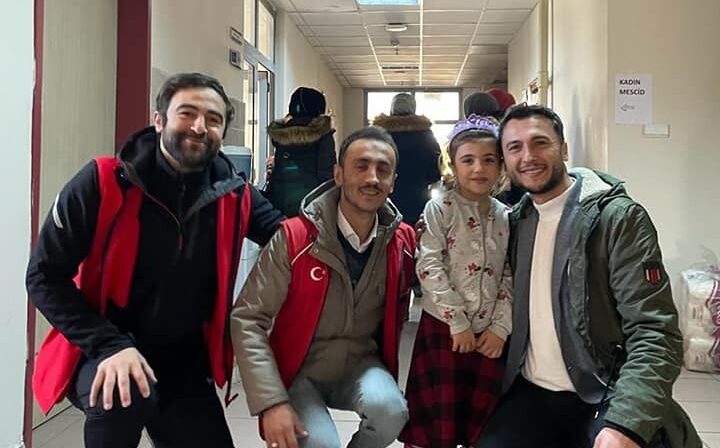 Kahramanmaraş’ın Pazarcık İlçesi’nde yaşanan depremin ardından tahliye edilen vatandaşlar Türkiye’nin