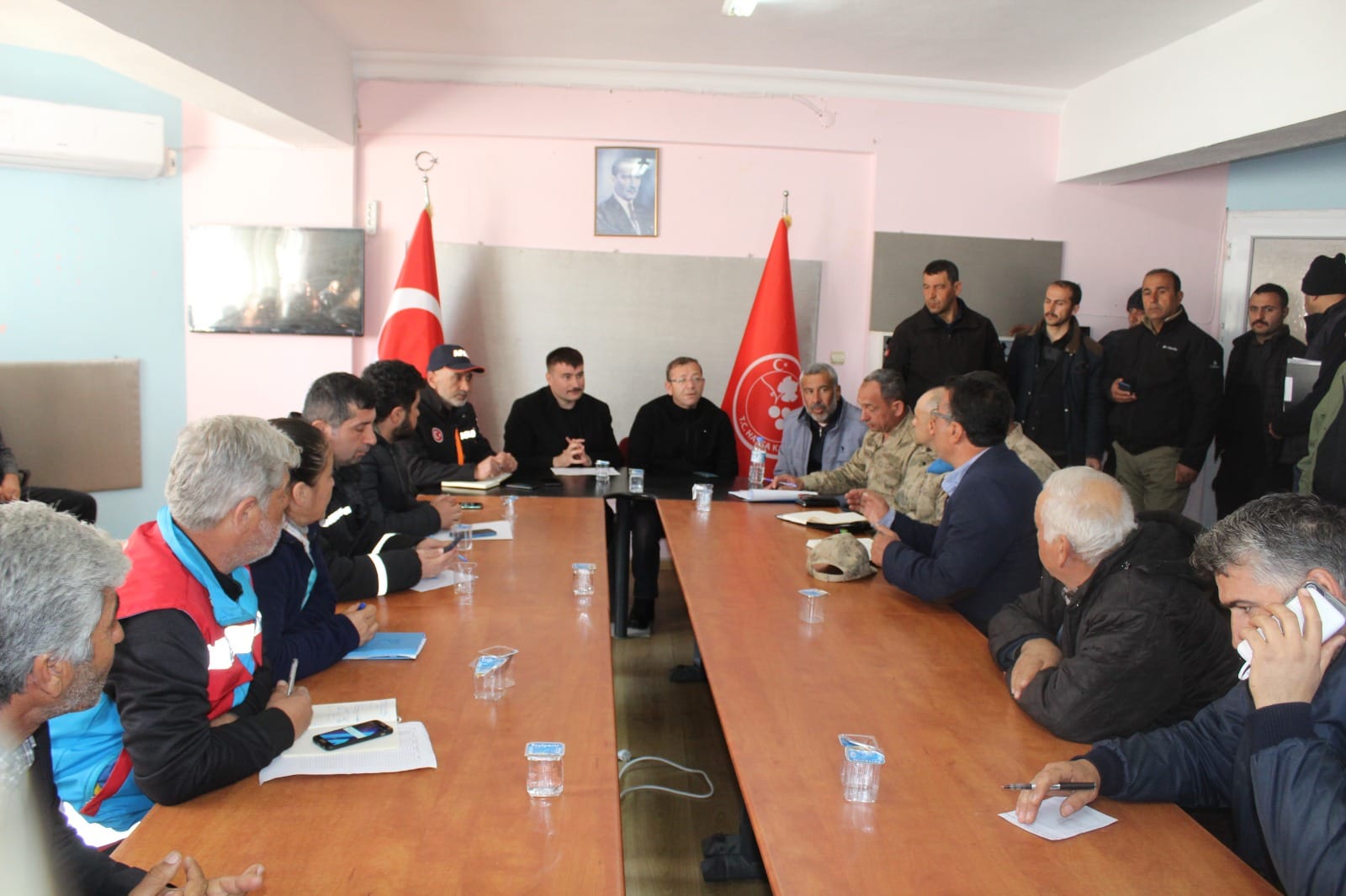 Yozgat Valisi Ziya Polat, Hatay’ın Hassa ilçesinde muhtarlar ve kurum