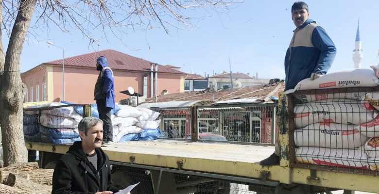 Yerköy’den deprem bölgesine 22 ton yem sevkiyatı yapıldı