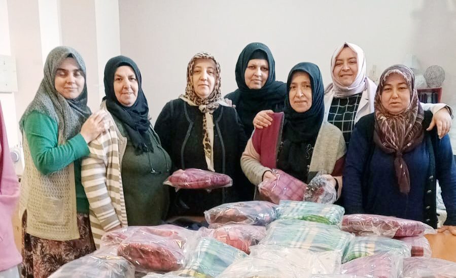 Yerköy Halk Eğitim Merkezi, bir grup usta öğretici ve kursiyer