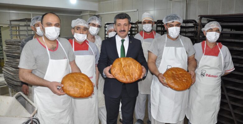 Başkan Yılmaz, “Belediye Ekmek fırınında Çiftli Ramazan pidesi 8 TL’den satılıyor”