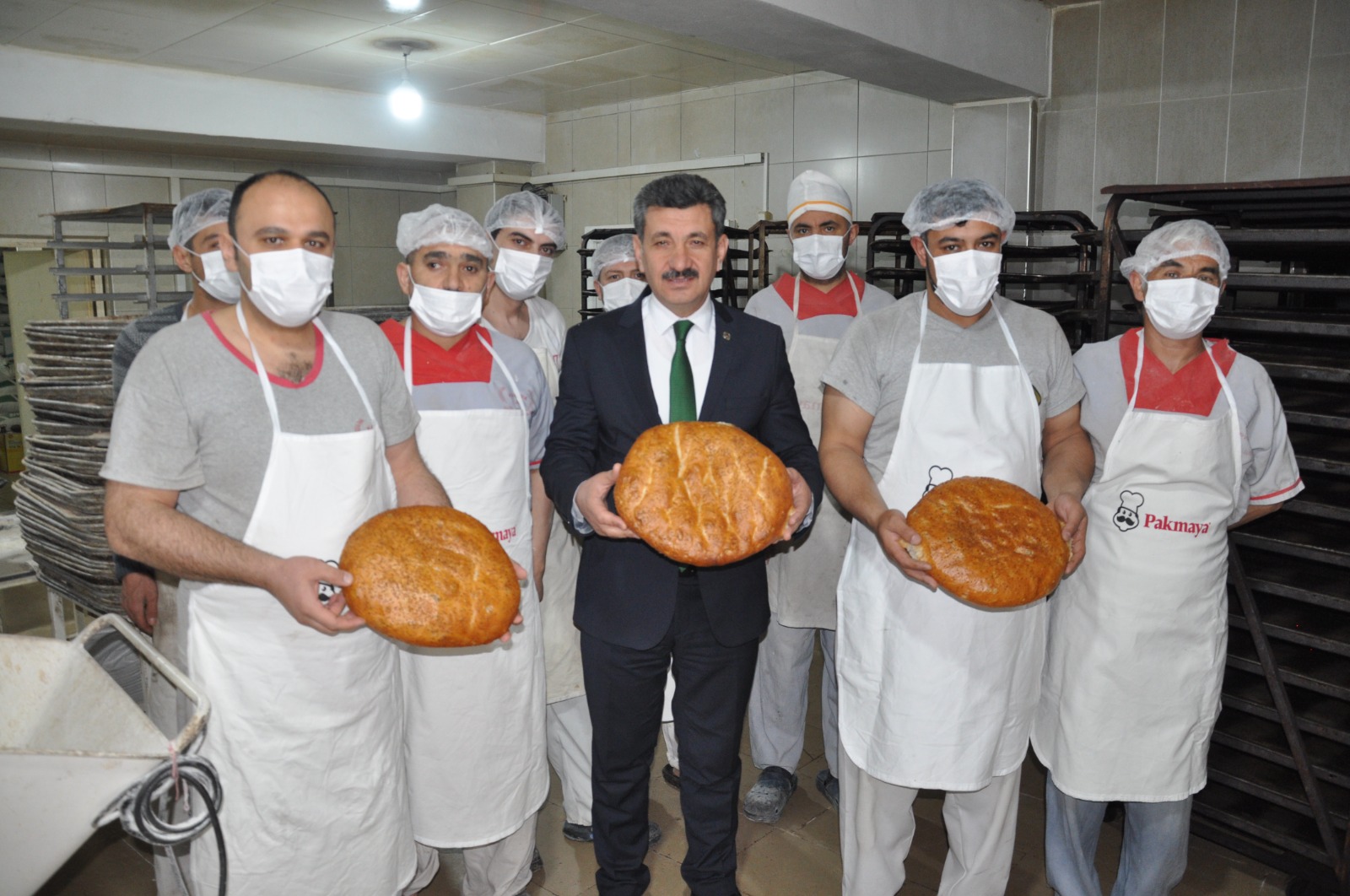 Yerköy Belediye Başkanı Ferhat Yılmaz, Ramazan Ayı dolayısıyla Belediye Ekmek