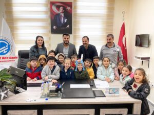 Çiçekdağı’nda Anaokulu Öğrencileri, Tıp Bayramı Kutlamaları İçin Çiçekdağı Devlet Hastanesi’ni