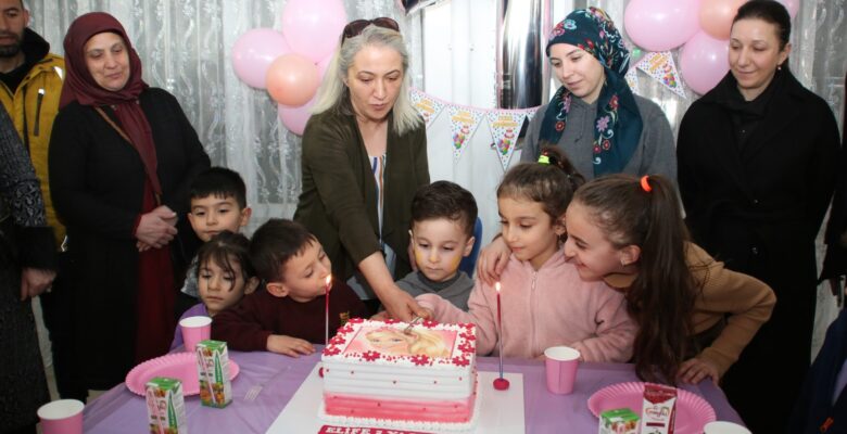 Yozgat’ta Depremzede 7 Yaşındaki Kıza Sürpriz Doğum Günü