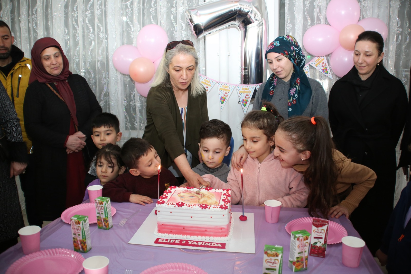 Kahramanmaraş’tan depremden etkilenerek ailesiyle birlikte Yozgat’a yerleşen 7 yaşındaki Elife’ye