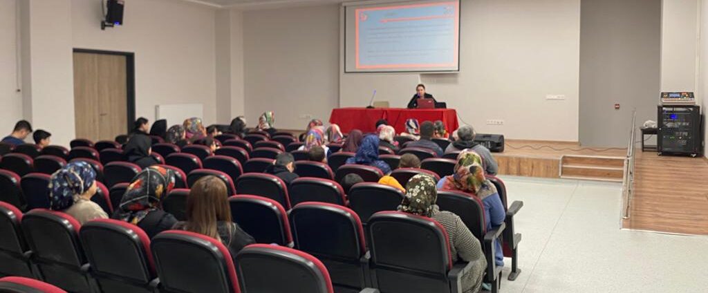 Yerköy İlçe Sağlık Müdürü Dr. Candaş Tan ve Ebe Fatma