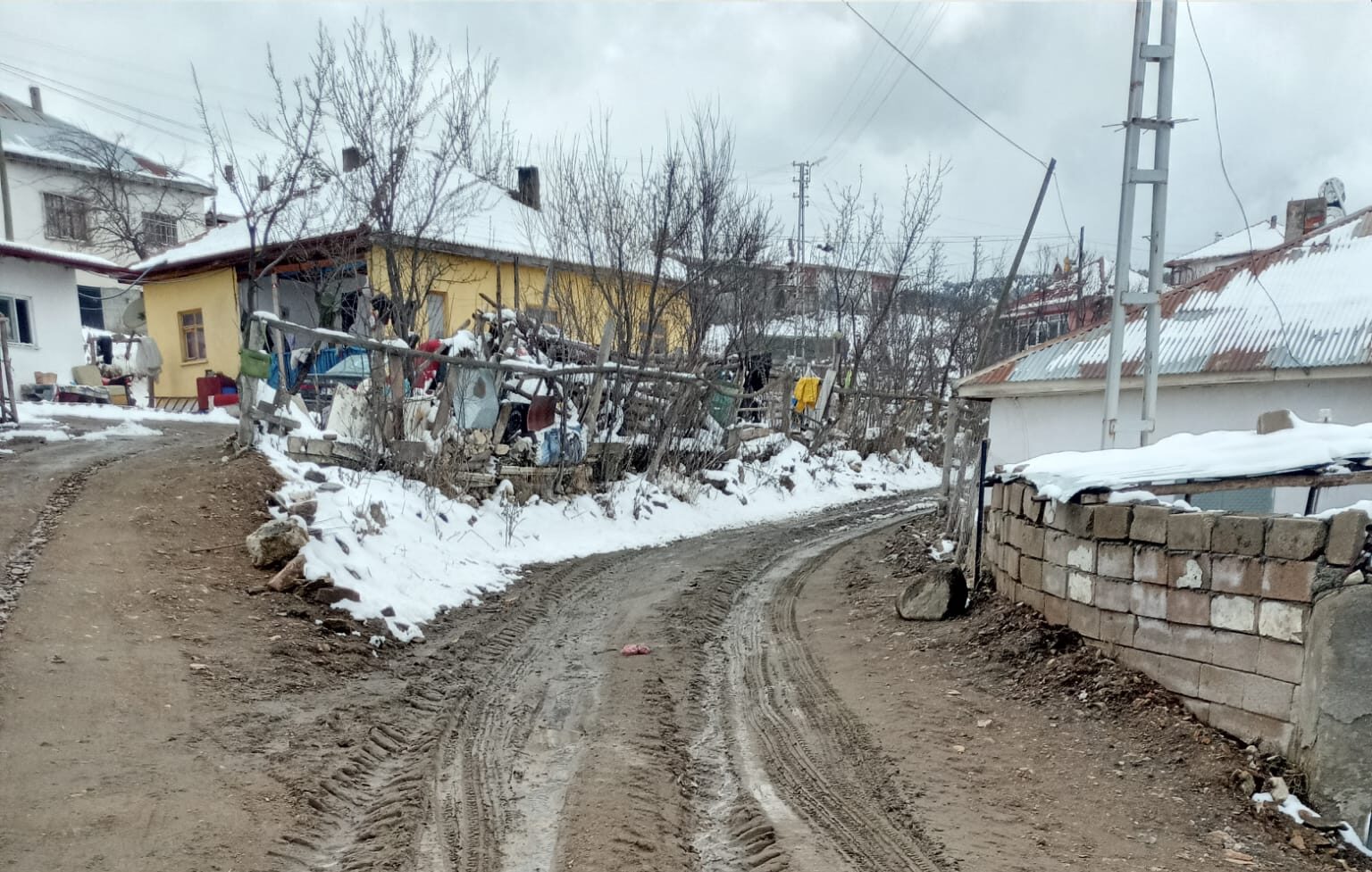 Ali Keven, TBMM’de Yaptığı Konuşmada Yozgat Köylerinin Çamurlu Yollarını Gündeme Taşıdı Cumhuriyet Halk Partisi (CHP) Yozgat Milletvekili Ali Keven, TBMM Genel