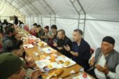 Sarıkaya Belediyesi, Depremzedelere İftar ve Sahur Yemeği Dağıtıyor