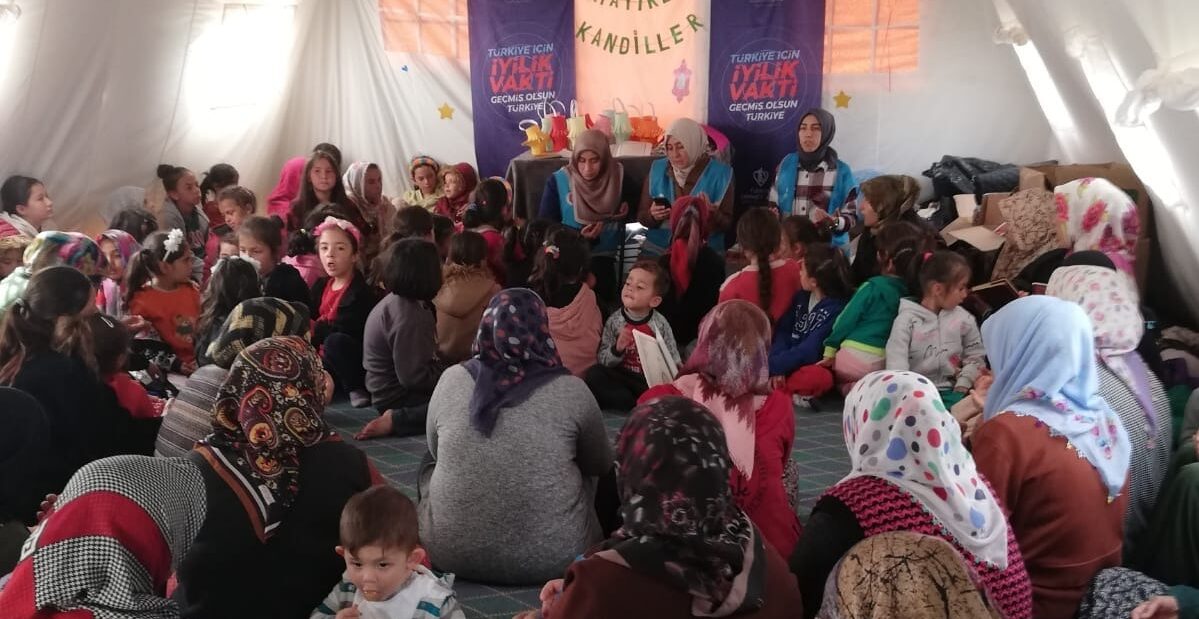 Sarıkaya İlçe Müftülüğü personeli, Kahramanmaraş’ta meydana gelen depremde, depremzedelerin yaralarını