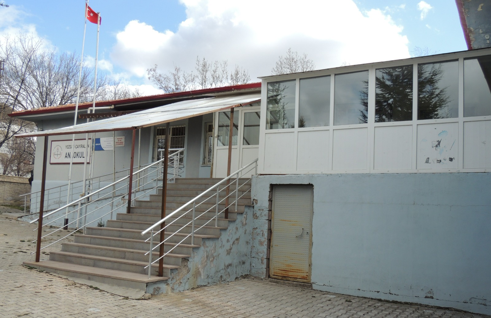 Konuklar Kasabası’nda bulunan okul, Kahramanmaraş merkezli yaşanan iki depremin ardından