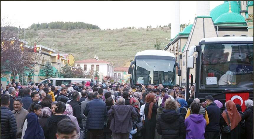 Umreye gidecek vatandaşlar için Bilal Şahin Külliyesi’nde uğurlama töreni düzenlendi.
