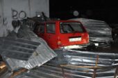 Sorgun’da Şiddetli Rüzgar İş Yerlerinin Çatısını Uçurdu ve Araçta Hasar Oluşturdu