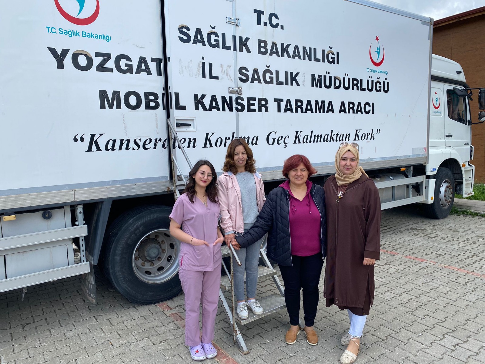 Akdağmadeni İlçesinde Yozgat İl Sağlık Müdürlüğü’nün Mobil Kanser Tarama Aracı