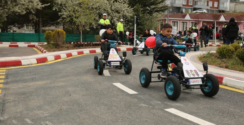 Vali Ziya Polat, Çocuk Trafik Eğitim Parkı’nda öğrencilerle bir araya geldi