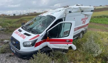 Ambulans kaza yaptı: Yaralılar var