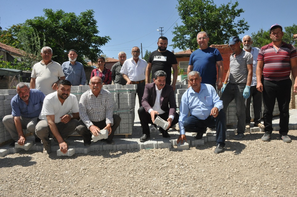 Yerköy Belediye Başkanı Ferhat Yılmaz, Gençoğlu Mahallesi’nde yapımı devam eden