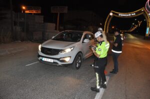 Yozgat’ın Akdağmadeni ilçesinde yapılan alkol denetimlerinde, bir sürücünün ehliyetine 6