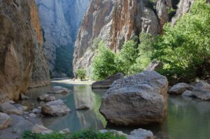 Yozgat Valiliği paylaştı; Aydıncık ilçesinde bulunan büyülü kanyon, içindeki eşsiz