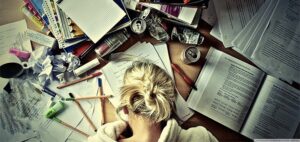 Ders çalışırken odaklanmaya yardımcı olabilecek birçok farklı müzik türü vardır.