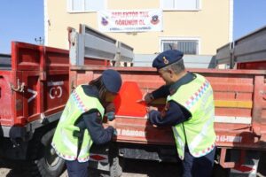 Yozgat Valiliği, çiftçileri reflektör takma konusunda uyararak, tarım araçlarının güvenli