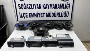 Boğazlıyan’da bir otomobilden teyp ve hoparlör çalan 3 şüpheli, Boğazlıyan