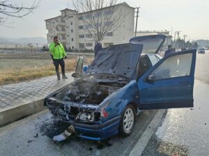 Yerköy ilçemizde seyir halindeyken alev alan otomobil kullanılamaz hale geldi.