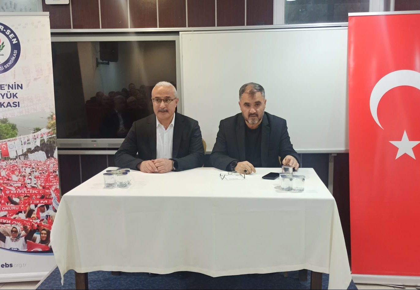 Eğitim Bir Sen Yozgat Şube Başkanı Kenan Şerefli, beraberinde yönetim