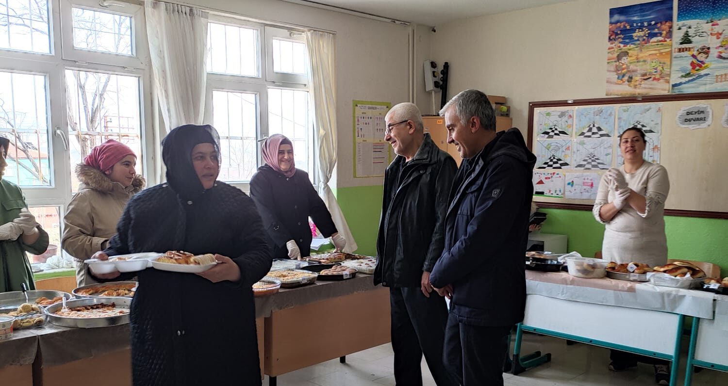 Yerköy Şehit İbrahim Yıldız İlkokulu öğrencileri, yerli malı haftası yerine