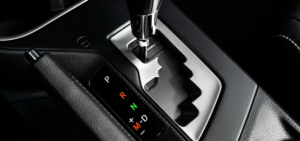 Otomatik arabalar, son yıllarda teknolojik gelişmelerin bir sonucu olarak yaygınlaşmış