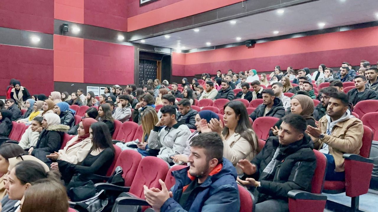 Yerköy Adalet Meslek Yüksekokulu’nda düzenlenen konferansta, İsrail’in Filistin üzerindeki insan