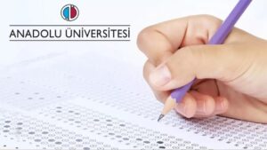 Açık öğretim, esnek bir öğrenme yöntemi olan ve öğrencilere kendi