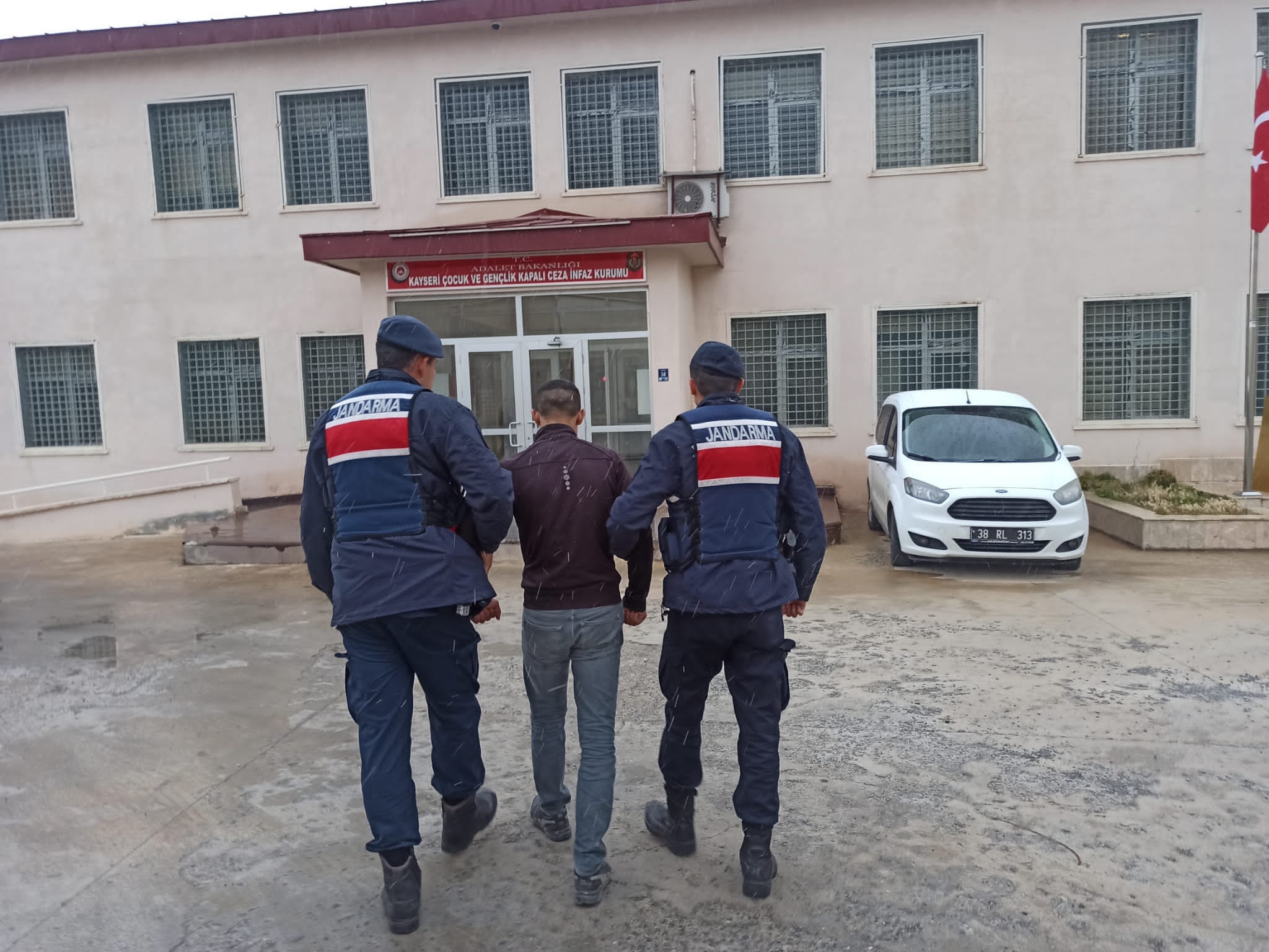 Yozgat İl Jandarma Komutanlığı, adli suçlardan aranan şahısların yakalanmasına yönelik