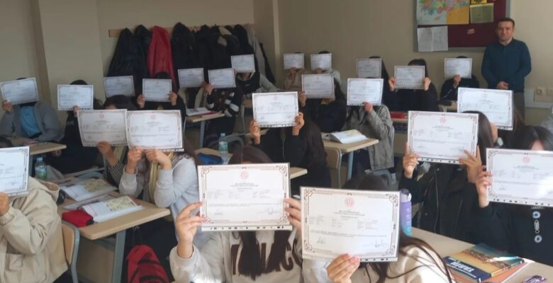 Yerköy’de 33 kişi daha ilk yardım eğitimi sertifikası aldı